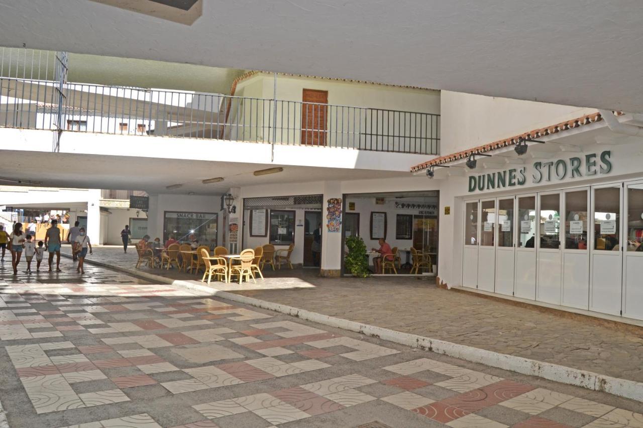 Seaside Haven: Central Fuengirola Apartment with Terrace Exterior photo