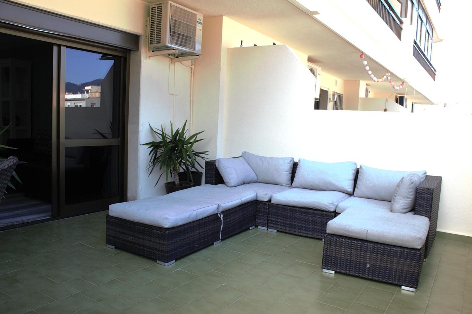 Seaside Haven: Central Fuengirola Apartment with Terrace Exterior photo