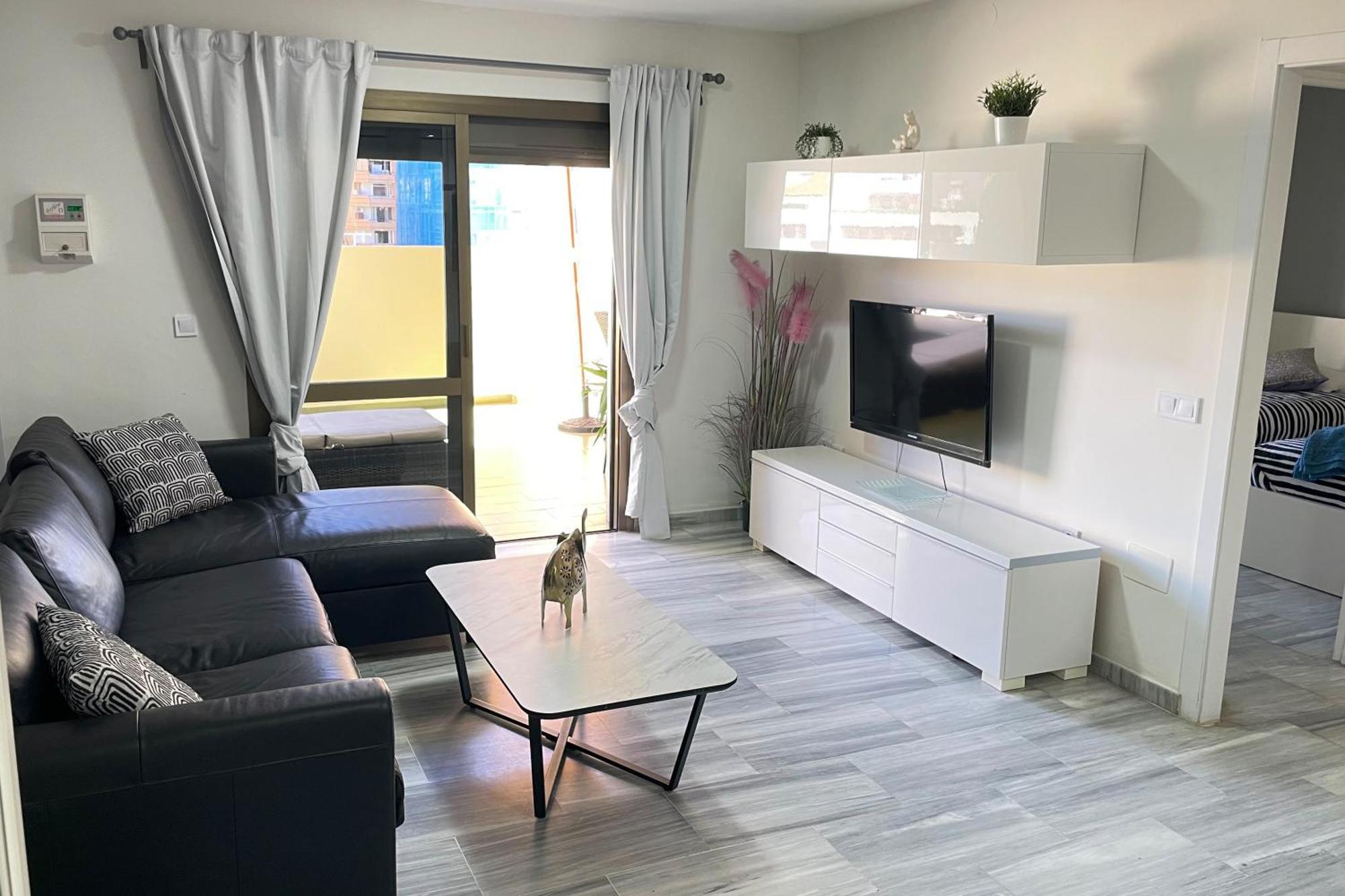 Seaside Haven: Central Fuengirola Apartment with Terrace Exterior photo